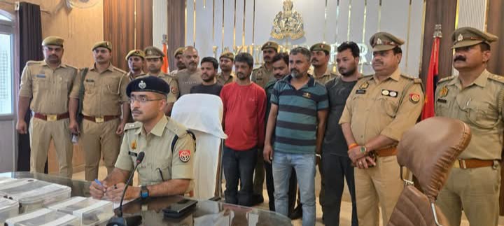 लखीमपुर खीरी : सदर पुलिस द्वारा जुआ का अड्डा चलाने व खेलने तथा असलहा सप्लाई करने वाले अंतरराष्ट्रीय गिरोह के 06 अभियुक्तों को किया गिरफ्तार