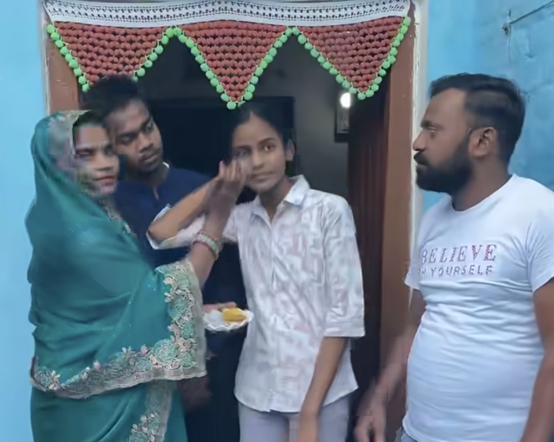 फर्रुखाबाद:पिपरगांव की नैंसी राठौर बनीं 12वीं की जिला टॉपर, 92.20% अंकों से रचा इतिहास