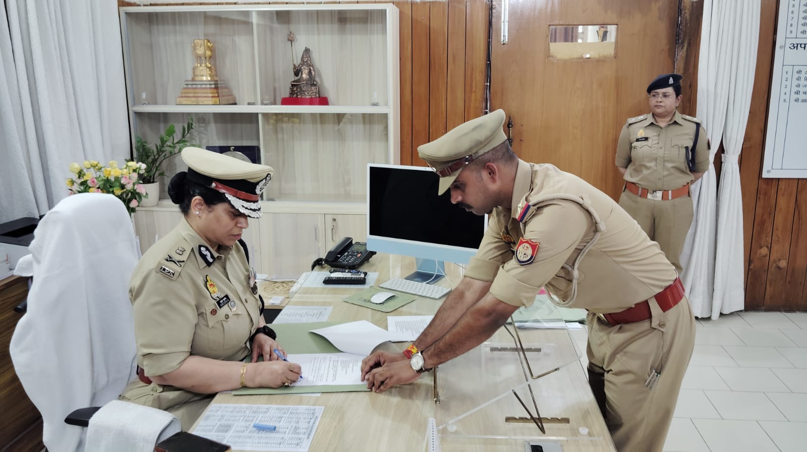 कानपुर जोन की नई एडीजी बनीं श्रीमती अनुपम कुलश्रेष्ठ, अपराधियों पर सख्त कार्रवाई के दिए संकेत
