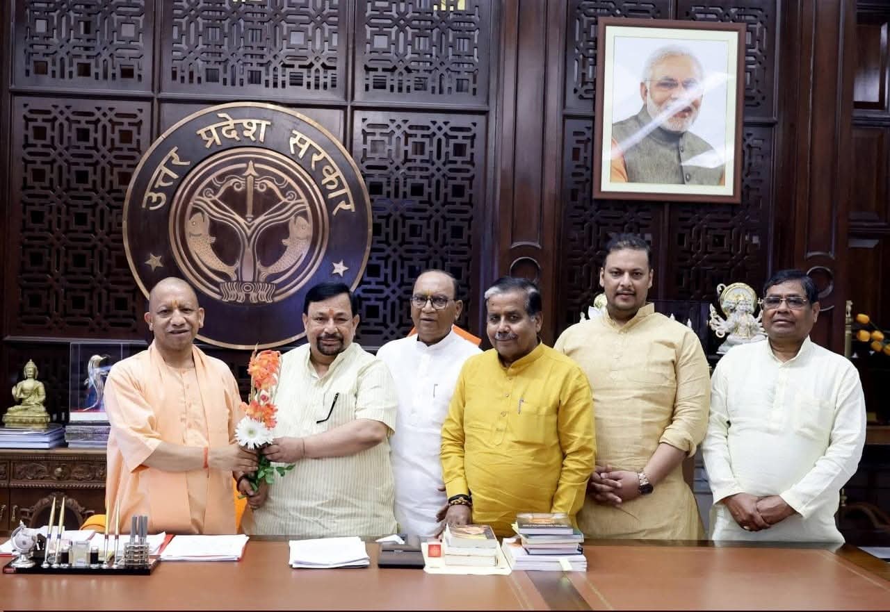 फर्रुखाबाद: मुख्यमंत्री से मिले जनप्रतिनिधि, लिंक एक्सप्रेसवे के भूमि अधिग्रहण पर किसानों की समस्याएं उठाईं
