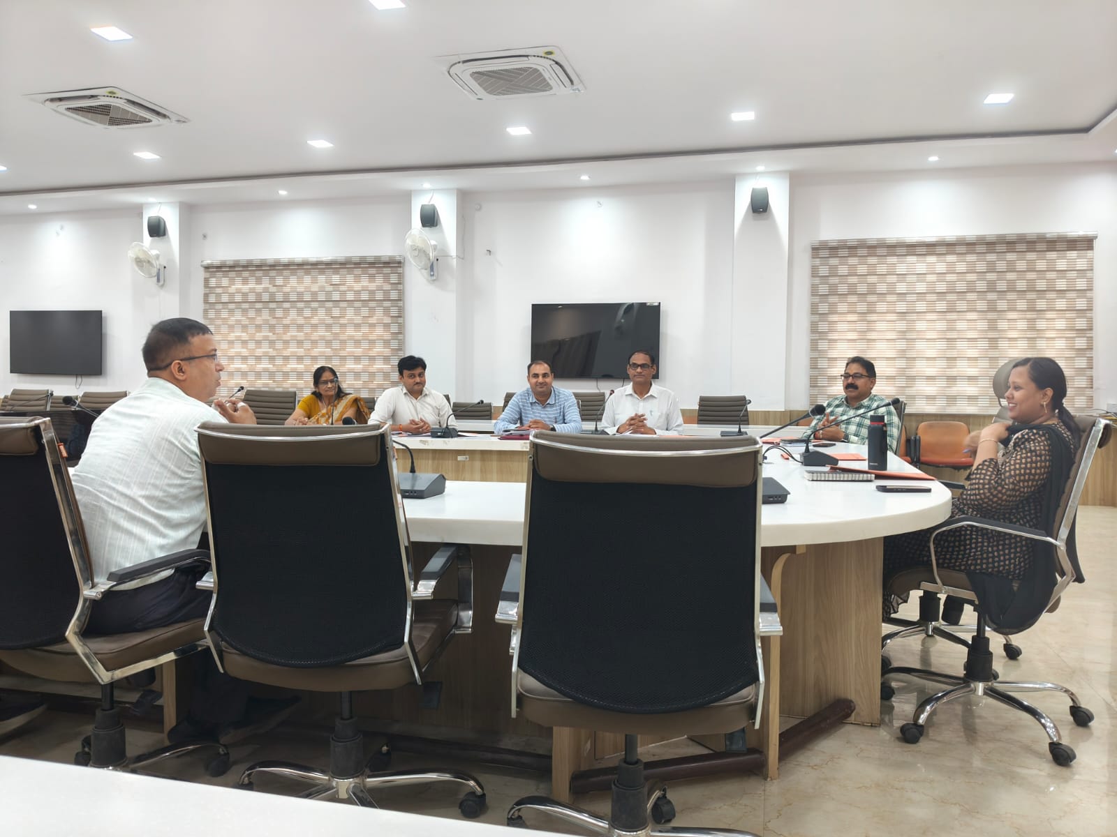 प्रयागराज:जिला आयुष समिति शासी निकाय की बैठक सम्पन्न