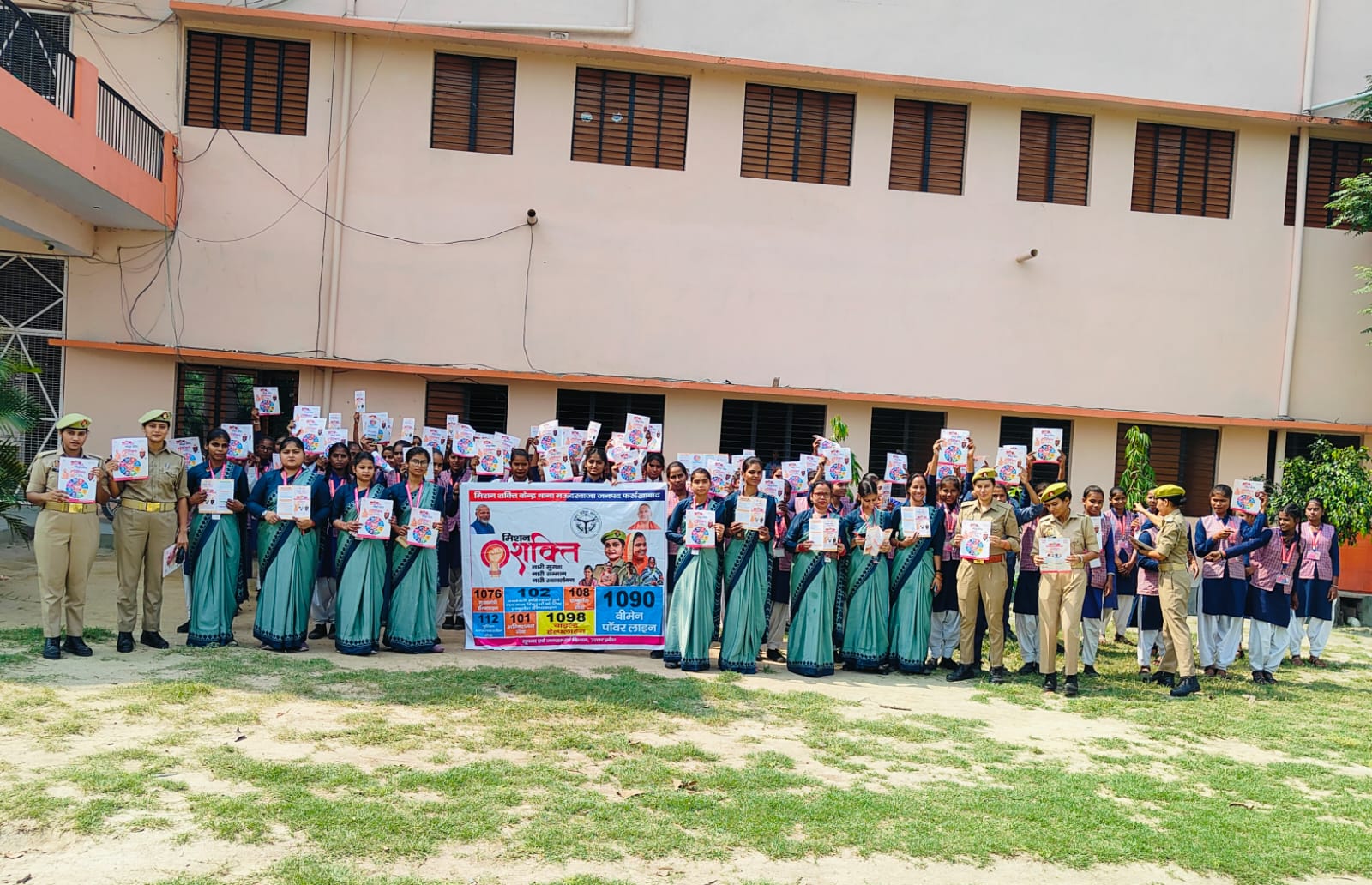 फर्रुखाबाद:मिशन शक्ति अभियान के तहत थाना मऊदरवाजा पुलिस ने महिलाओं को किया जागरूक