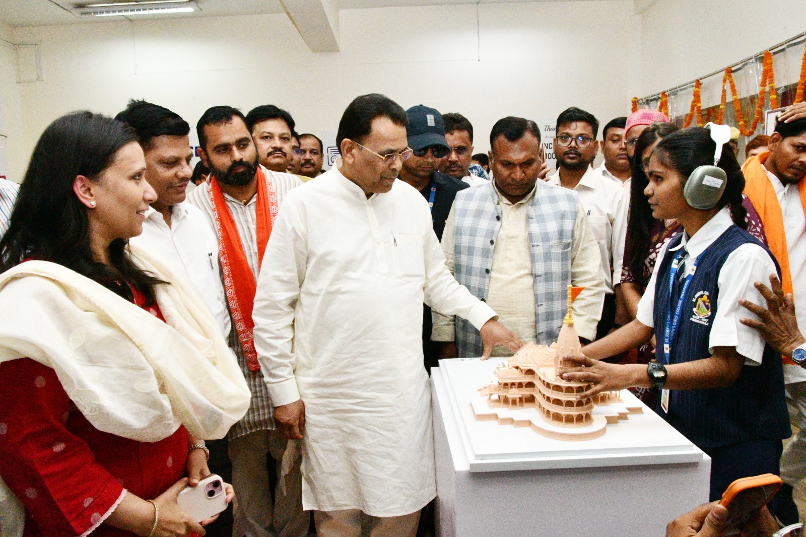 प्रयागराज: राज्य मंत्री ( स्वतंत्र प्रभार ) ने इलाहाबाद संग्रहालय में दिव्यांग जन हेतु नवनिर्मित अनुभव वीथिका का भ्रमण कर किया अवलोकन