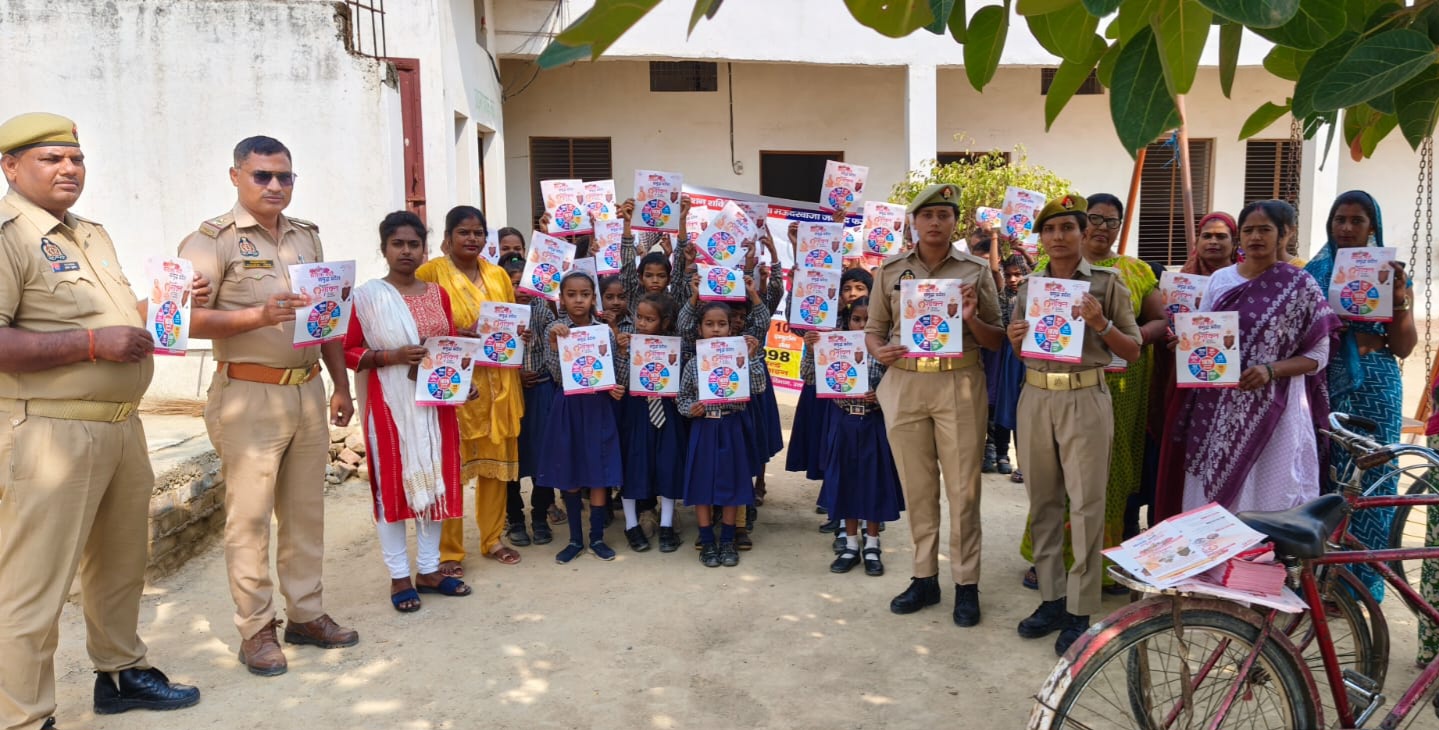फर्रुखाबाद: मिशन शक्ति अभियान के तहत थाना मऊदरवाजा पुलिस ने छात्रों को किया जागरूक