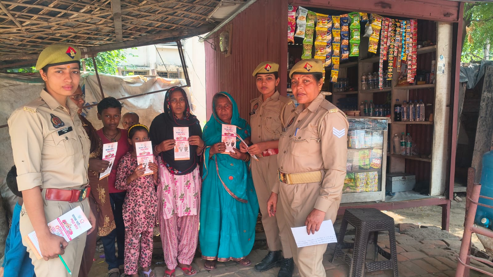 फर्रुखाबाद:मिशन शक्ति अभियान के तहत थाना जहानगंज पुलिस ने महिलाओं को किया जागरूक
