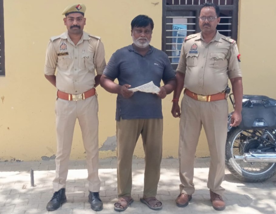फर्रुखाबाद:कम्पिल पुलिस ने अवैध तमंचा व कारतूस के साथ युवक को किया गिरफ्तार