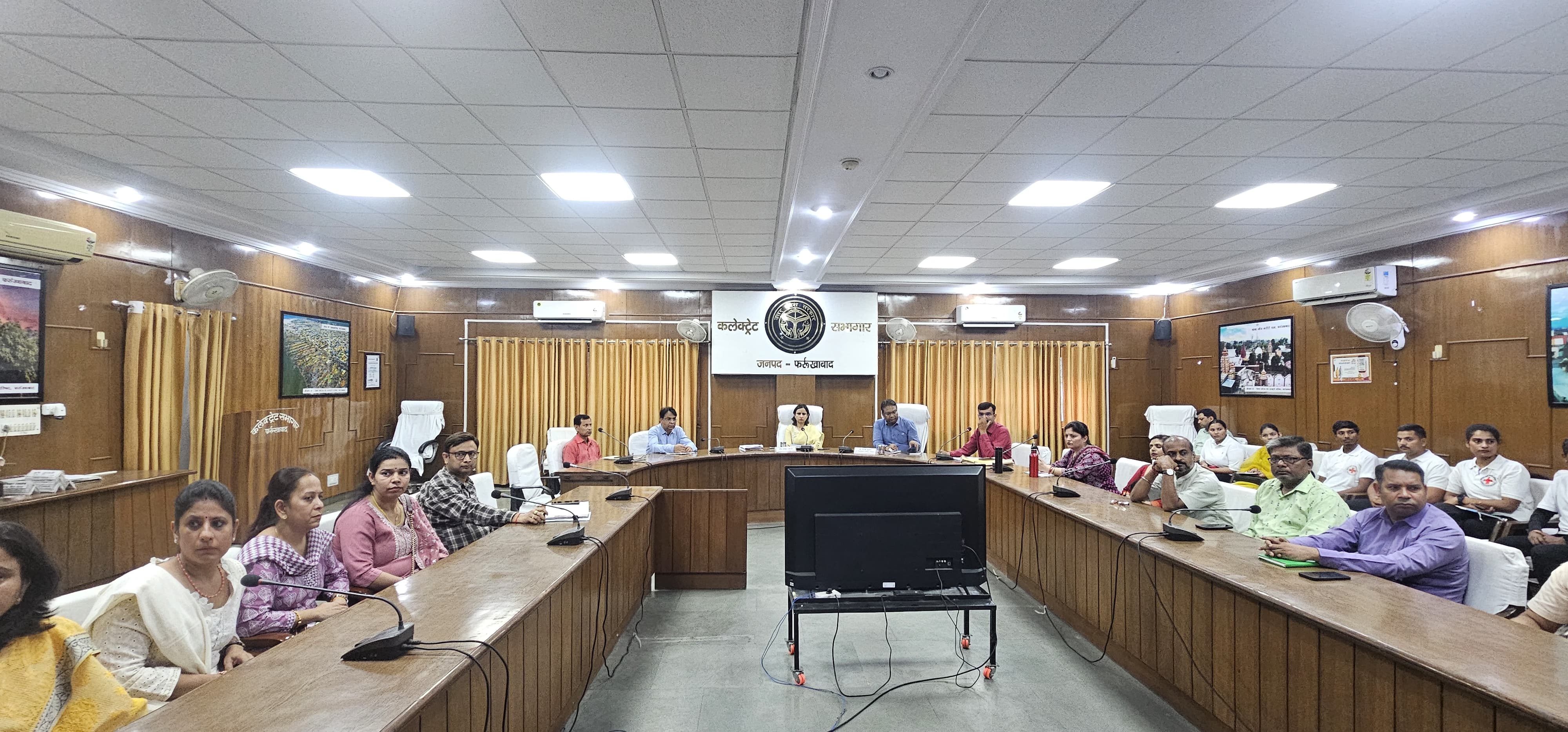 फर्रुखाबाद:रेड क्रॉस सोसाइटी की मासिक बैठक संपन्न, अस्पतालों को बनाया जाएगा संस्थागत सदस्य