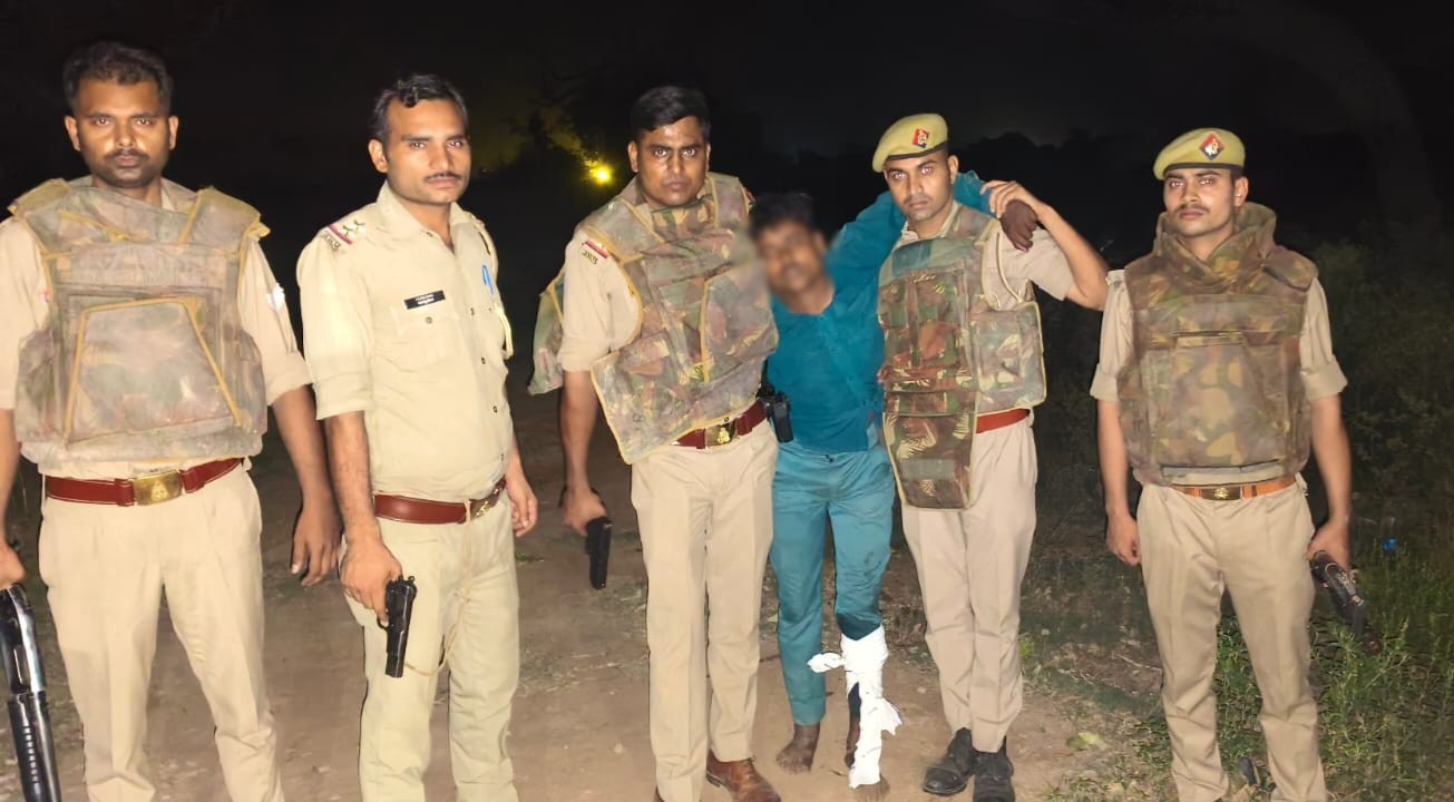 फर्रुखाबाद:पुलिस मुठभेड़ में पुलिस अभिरक्षा से फरार शातिर अभियुक्त गिरफ्तार, क्षेत्राधिकारी अमृतपुर ने दी जानकारी