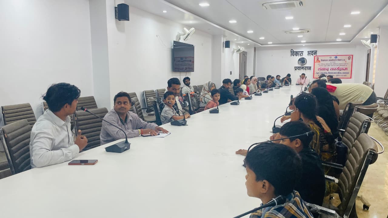 प्रयागराज: कॉॅक्लियर इम्प्लान्ट सर्जरी से लाभान्वित श्रवण बाधित बच्चों एवं उनके अभिभावकों के साथ विशेष ’’संवाद कार्यक्रम’’ का किया गया आयोजन