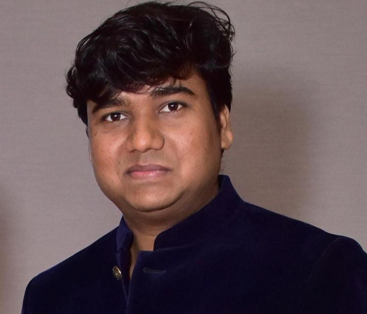फर्रुखाबाद:सोशल मीडिया ट्रेंड पर गरमाई सियासत, भाजपा नेता विकास राजपूत बोले — “भारत का युवा कॉकरोच नहीं, शेर है”