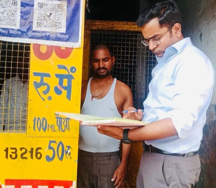 फर्रुखाबाद में आबकारी विभाग का सघन अभियान, शराब दुकानों पर हुई औचक जांच