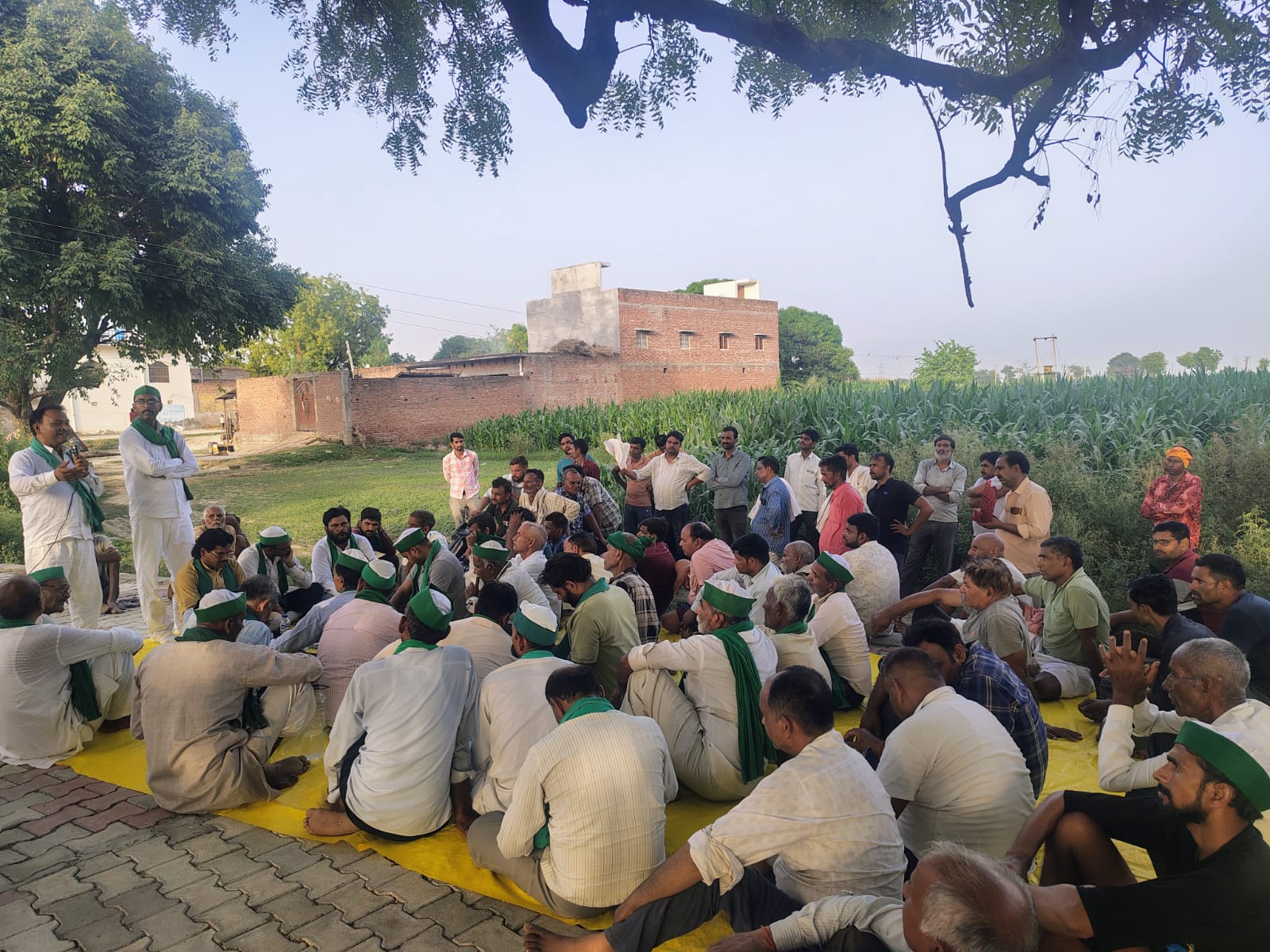 फर्रुखाबाद:लिंक एक्सप्रेसवे के कटों में जमीन अधिग्रहण का किसानों ने किया विरोध, आंदोलन की चेतावनी