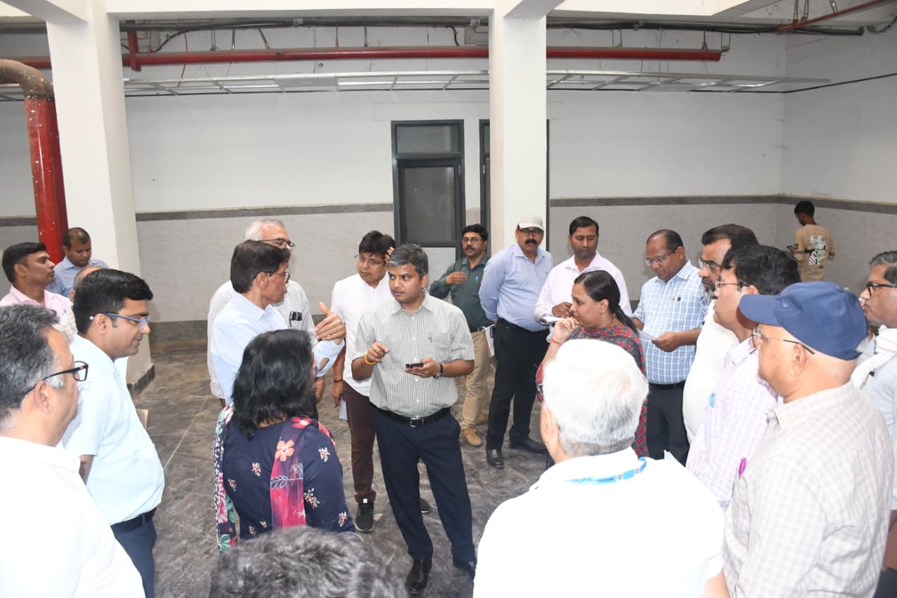प्रयागराज:जिलाधिकारी ने स्वरूपरानी चिकित्सालय व मेडिकल कालेज का औचक निरीक्षण कर निर्माणाधीन कार्यों की प्रगति, व्यवस्थाएं एवं मरीजों के लिए उपलब्ध सुविधाओं का लिया जायजा
