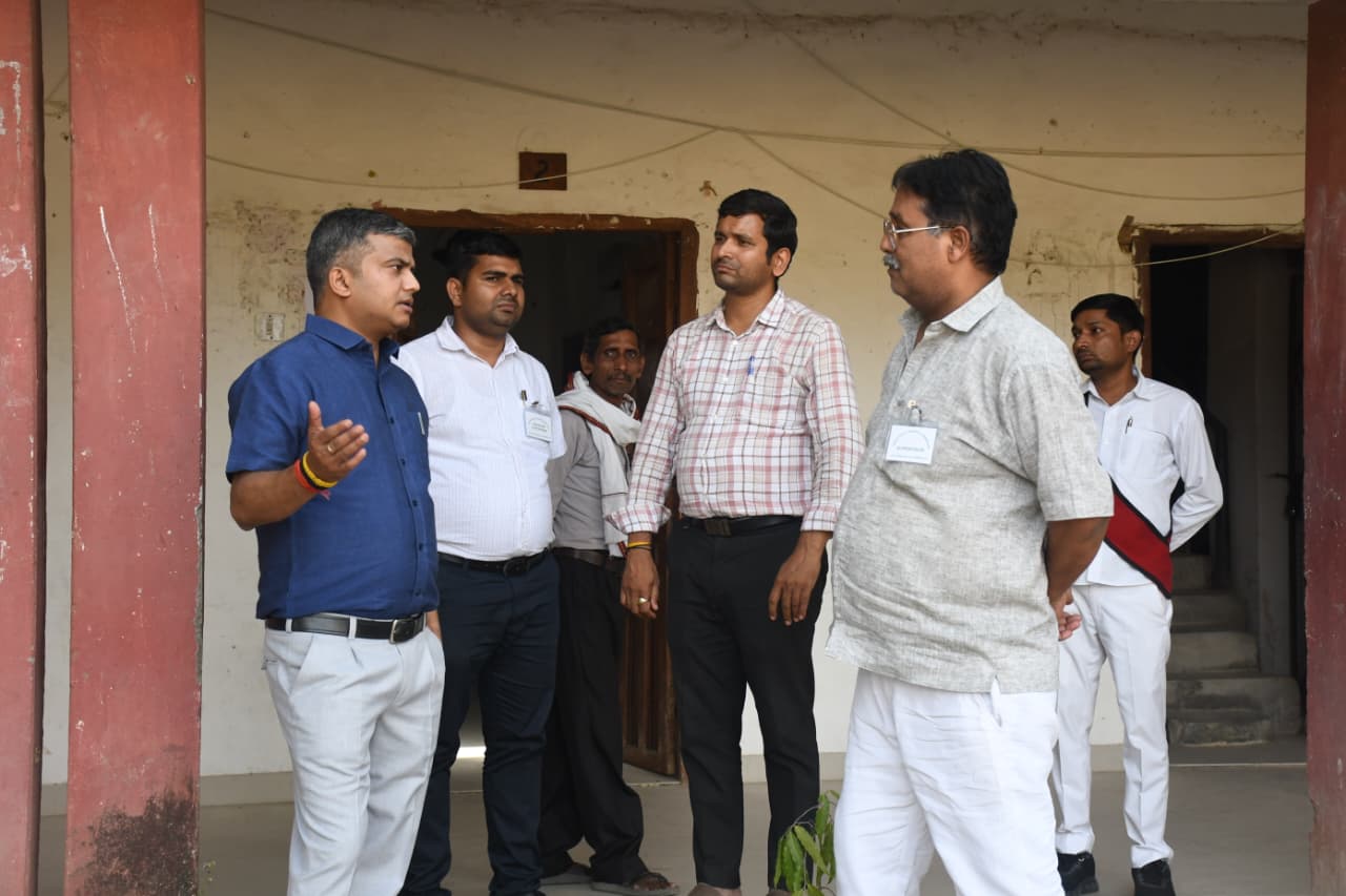 प्रयागराज: जिलाधिकारी ने सिविल सेवाएं (प्रारम्भिक) परीक्षा-2026 को सकुशल, निर्विघ्न, निष्पक्ष, सुचितापूर्वक संपन्न कराने के दृष्टिगत जनपद में बनाए गए परीक्षा केंद्रों का किया निरीक्षण