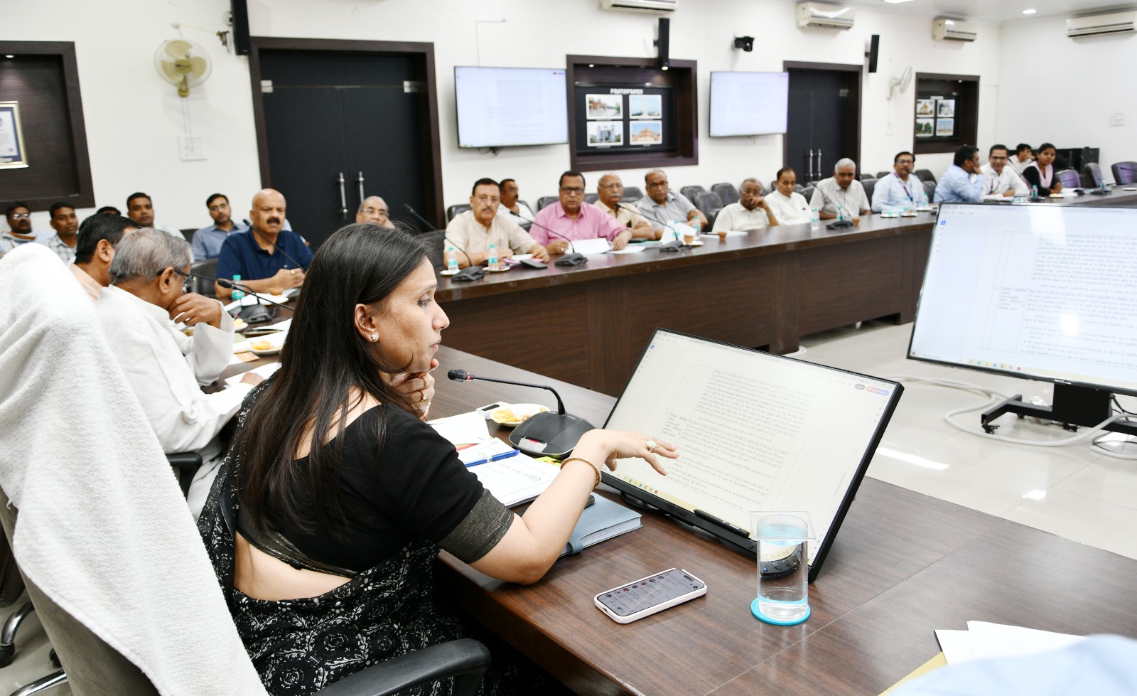 प्रयागराज: मंडलीय उद्योग बंधु समिति की बैठक संपन्न, उद्यमियों की समस्याओं के त्वरित समाधान एवं निवेश संवर्धन पर जोर