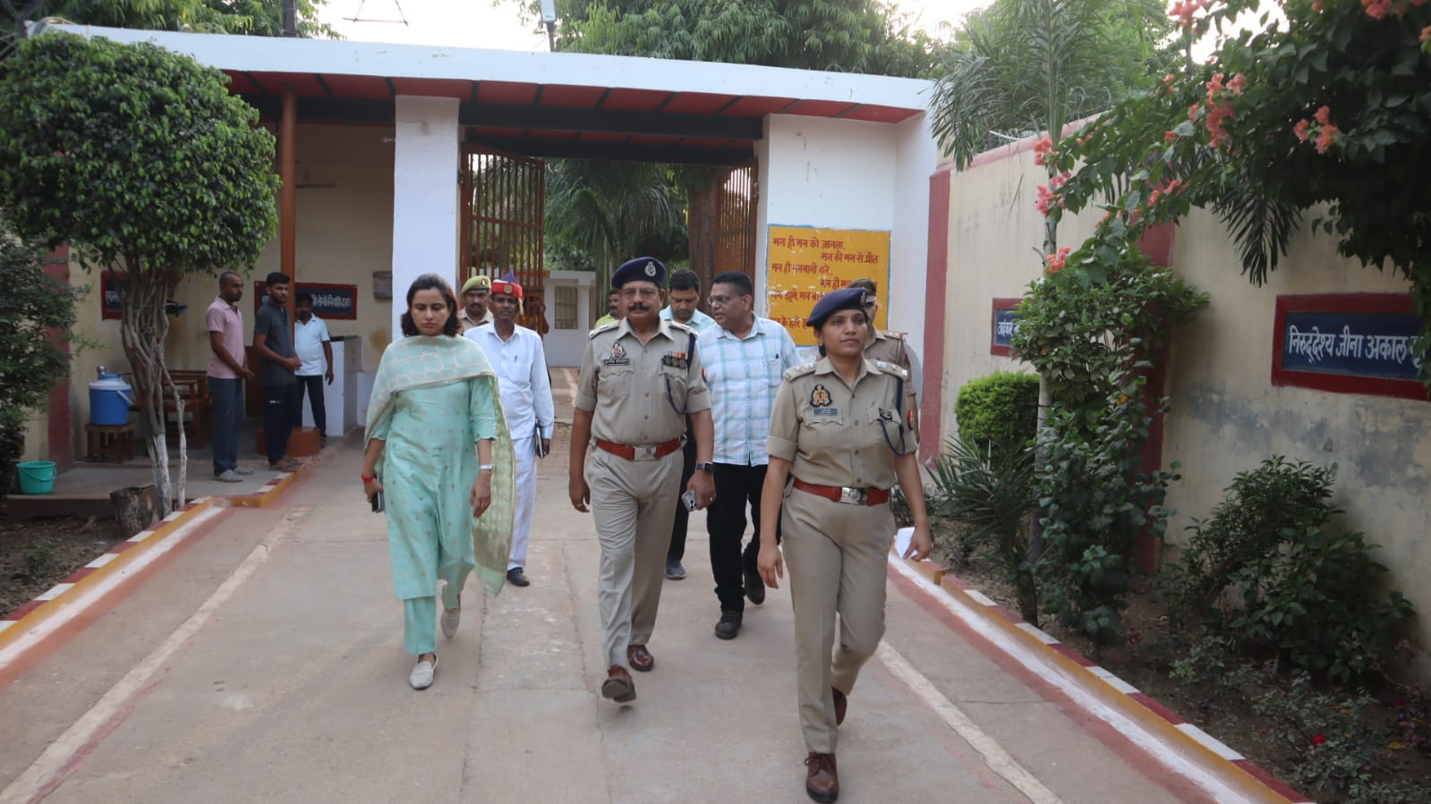फर्रुखाबाद:जिलाधिकारी एवं पुलिस अधीक्षक ने जिला व केंद्रीय कारागार का किया संयुक्त निरीक्षण