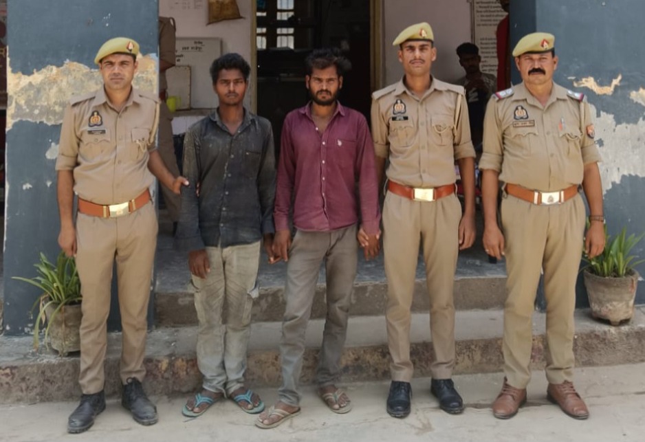 फर्रुखाबाद:राजेपुर पुलिस ने पॉक्सो एक्ट के दो वांछित अभियुक्तों को किया गिरफ्तार, दुष्कर्म के मामले में थी तलाश