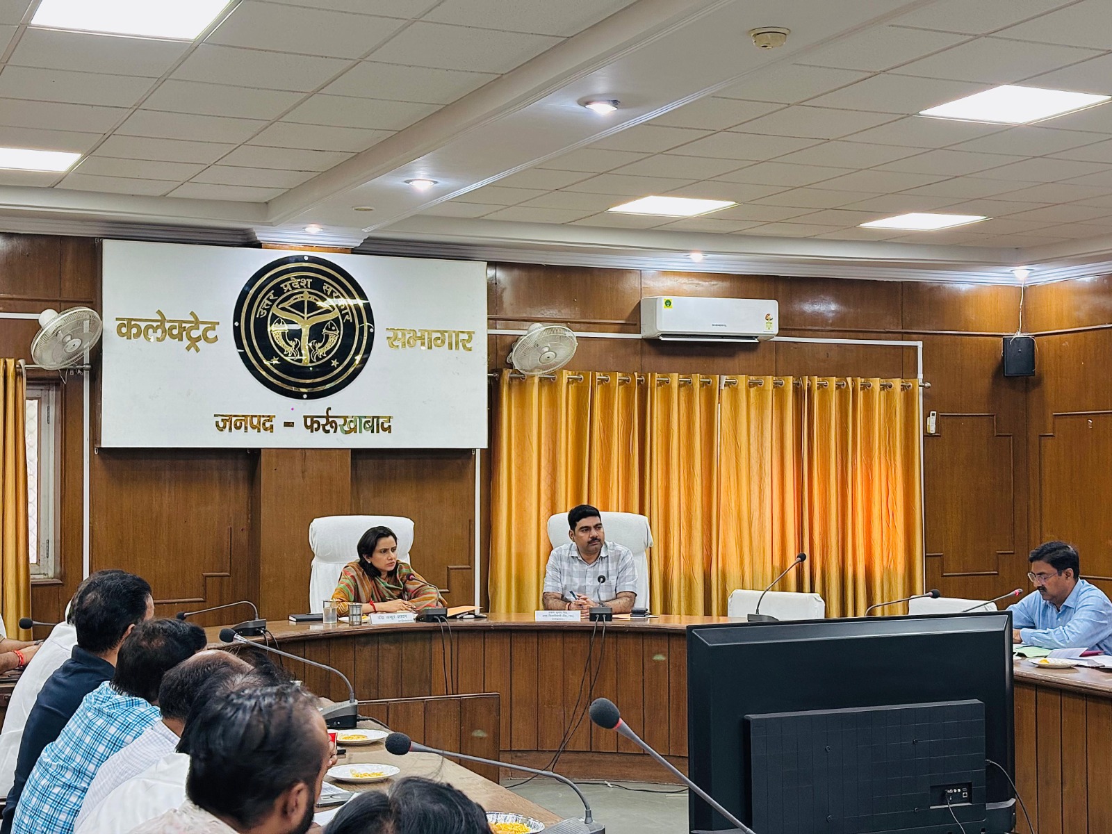 फर्रुखाबाद में व्यापारियों की समस्याओं पर प्रशासन गंभीर, डीएम ने दिए त्वरित समाधान के निर्देश
