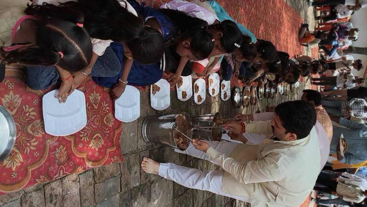 लखीमपुर खीरी : लक्ष्मणजती हनुमान मंदिर पर सुंदरकांड पाठ सहित विशाल भंडारे का हुआ आयोजन