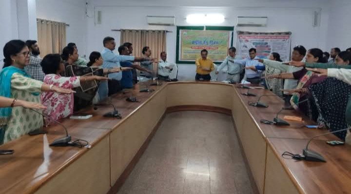 लखीमपुर खीरी : ​सीएमओ कार्यालय में राष्ट्रीय डेंगू दिवस पर संगोष्ठी आयोजित
