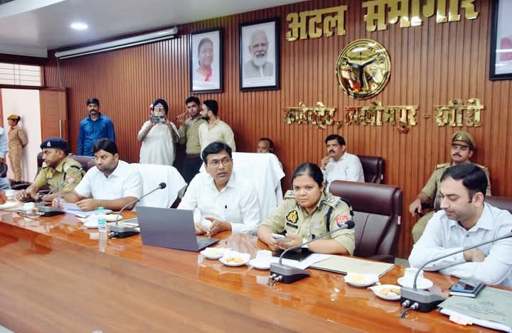 लखीमपुर खीरी : डीएम का सख्त संदेश अवैध खनन पर जीरो टॉलरेंस, टास्क फोर्स को 24×7 सतर्क निगरानी के निर्देश