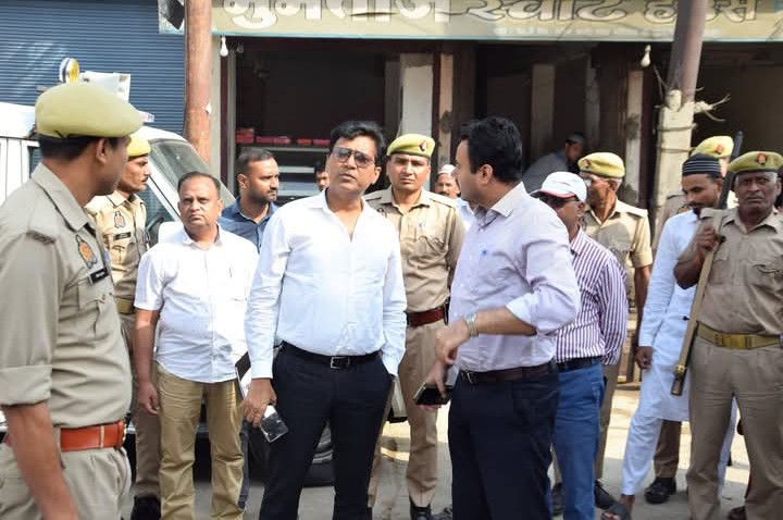 लखीमपुर खीरी : बकरीद पर डीएम एसपी ने भ्रमण कर व्यवस्थाओं का लिया जायजा, दी शुभकामनाएं
