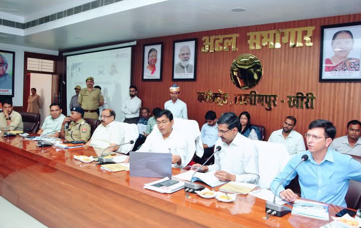 लखीमपुर खीरी : बीएड संयुक्त प्रवेश परीक्षा की तैयारी को लेकर डीएम ने ली बैठक, दिए निर्देश
