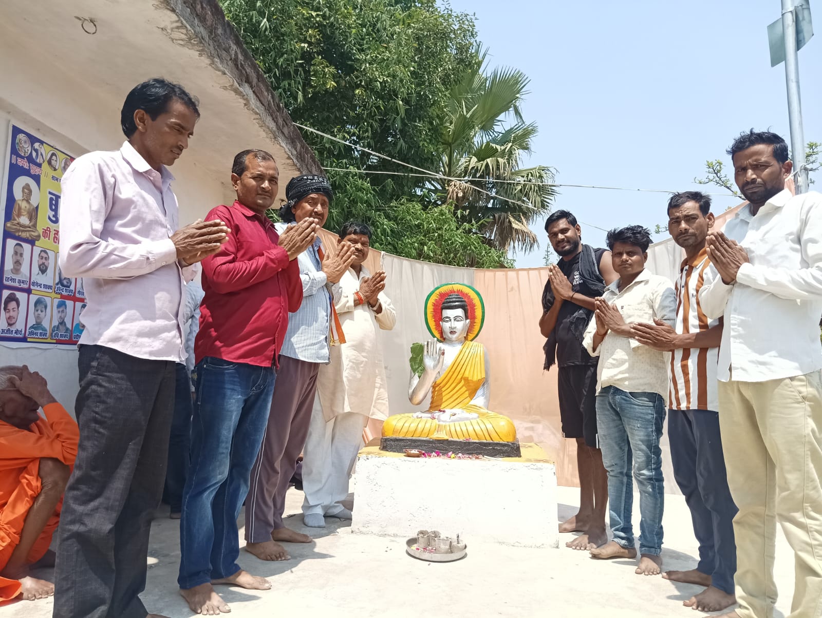 औरैया: ग्राम नगला बरहा स्थित महामाया बौद्ध विहार में बुद्ध पूर्णिमा का महापर्व बड़ी श्रद्धा और धूमधाम के साथ मनाया गया