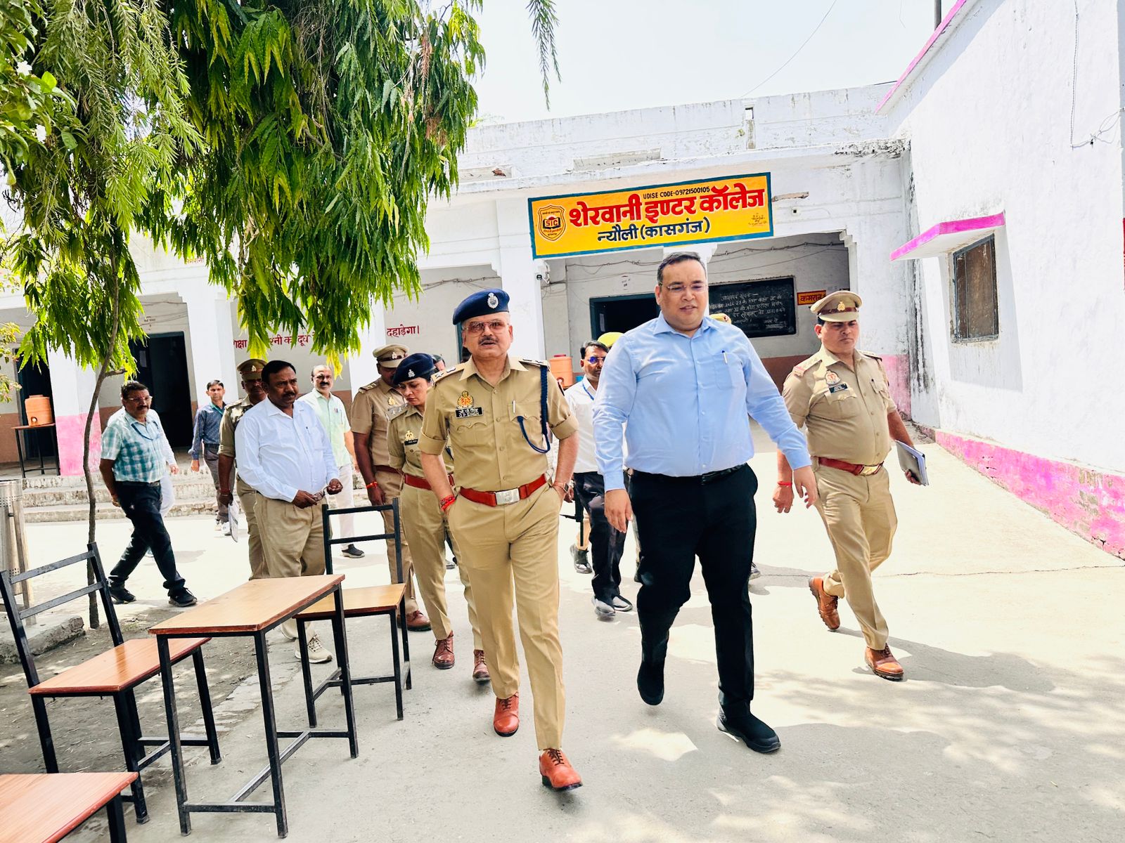 कासगंज: जिला अधिकारी प्रणयसिंहएवं पुलिस अधीक्षक ओमप्रकाशसिंह  ने पुलिस आरक्षी भर्ती परीक्षा केंद्रों का किया निरीक्षण