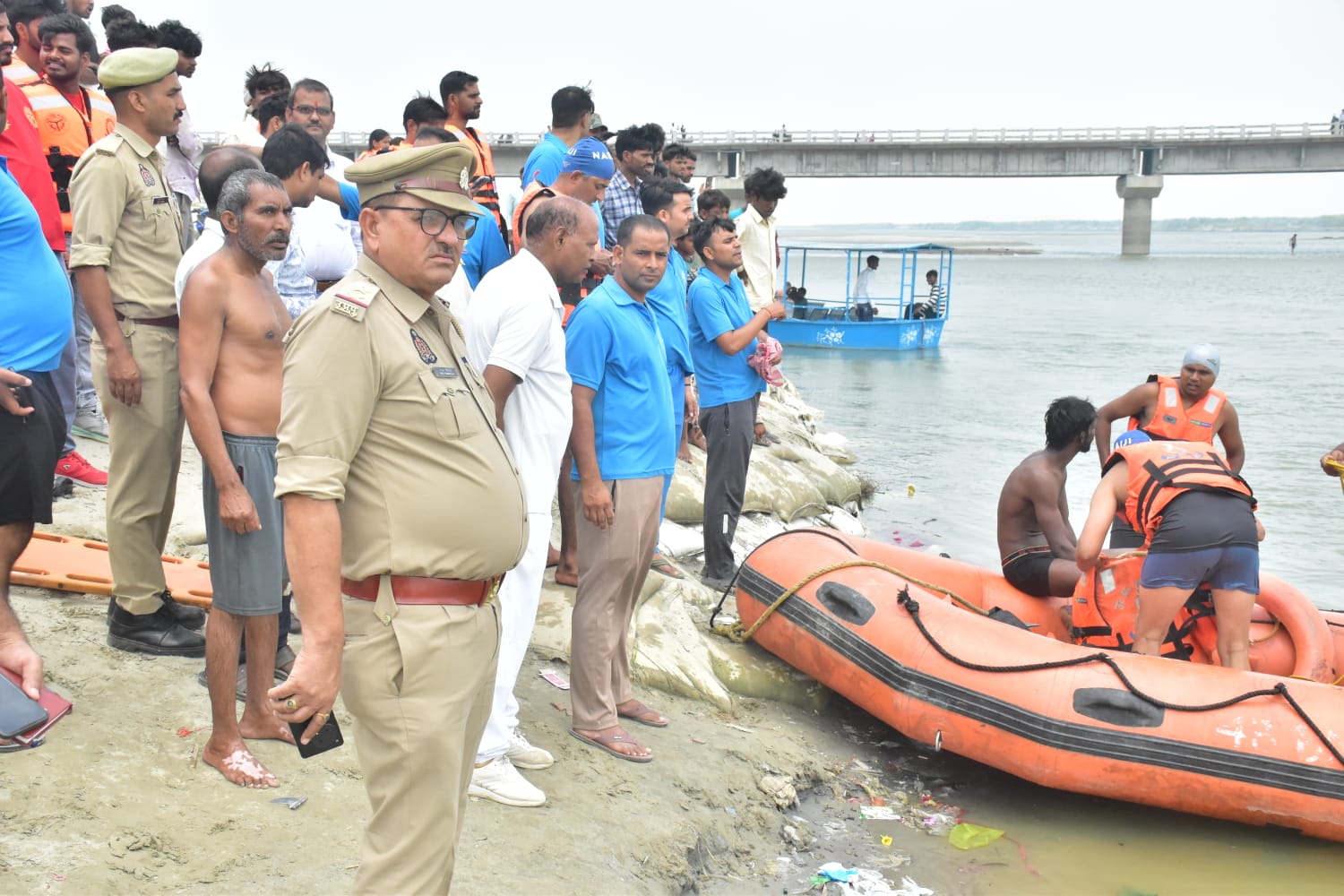 कासगंज :बाढ़ आपदा प्रबंधन हेतु राज्य स्तरीय मॉक एक्सरसाइज का आयोजन कादरगंज घाट पर सकुशल संपन्न