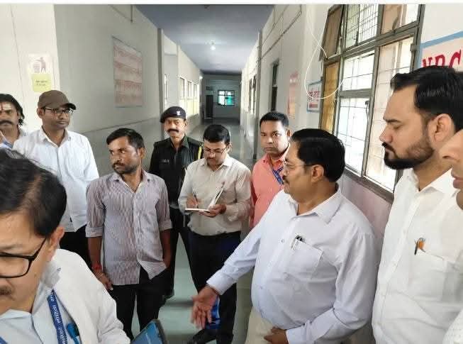 फर्रुखाबाद:लोहिया अस्पताल में सीएमओ का औचक निरीक्षण, तंबाकू खाते तीमारदार पर ₹200 जुर्माना