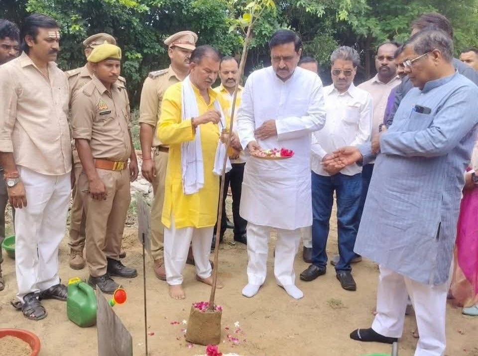 फर्रुखाबाद:विश्व पर्यावरण दिवस पर भाजपा का वृहद पौधारोपण अभियान, जिलेभर में लगाए गए पौधे