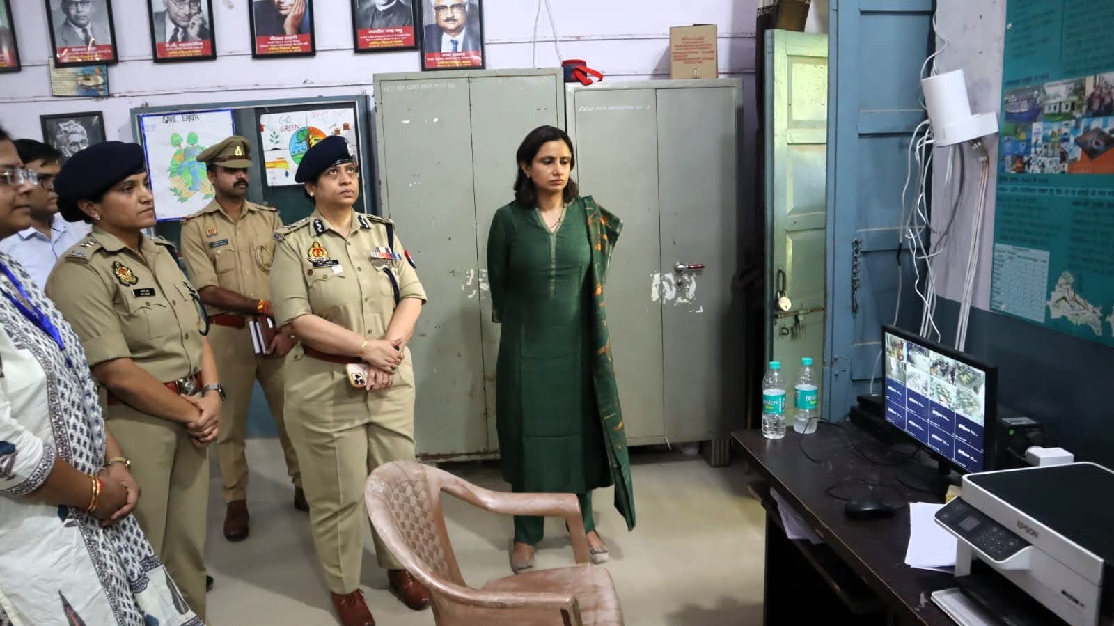 फर्रुखाबाद में पुलिस आरक्षी भर्ती परीक्षा शुरू, कड़े सुरक्षा घेरे में हुई पहली पाली की परीक्षा