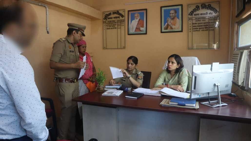 फर्रुखाबाद: सम्पूर्ण समाधान दिवस: डीएम डॉ. अंकुर लाठर और एसपी आरती सिंह ने कादरीगेट थाने में सुनी जनसमस्याएं