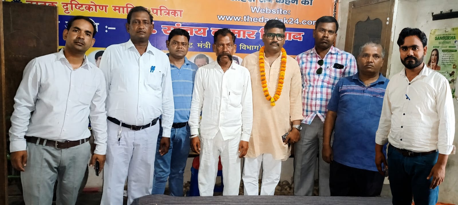 फर्रुखाबाद:दस्तक मीडिया ग्रुप में जिला संवाददाता पद पर संजय सिंह का चयन, साथियों ने किया भव्य स्वागत