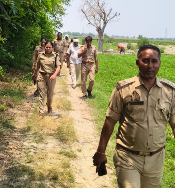 फर्रुखाबाद: में आबकारी विभाग की बड़ी कार्रवाई, 20 अवैध ताड़ी के पेड़ों के हत्ते कटवाए, 20 लीटर ताड़ी बरामद