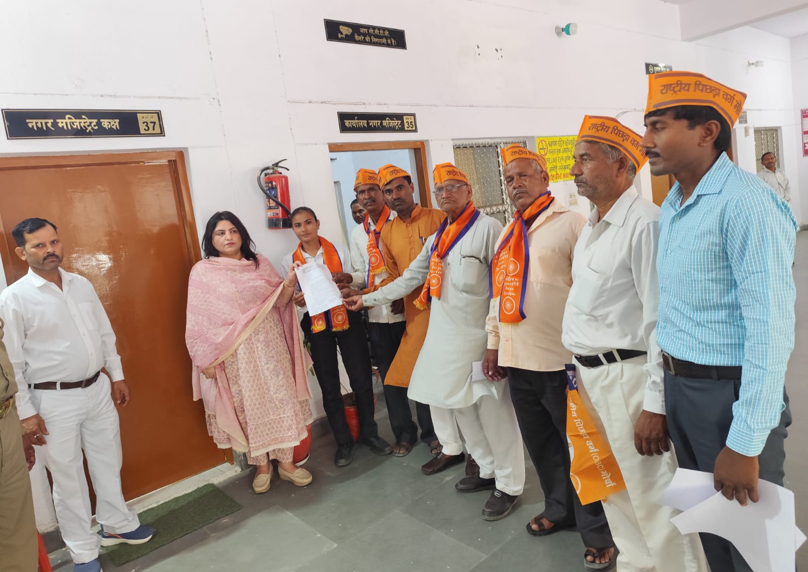 फर्रुखाबाद:ओबीसी जाति आधारित गणना की मांग को लेकर राष्ट्रपति के नाम सौंपा ज्ञापन