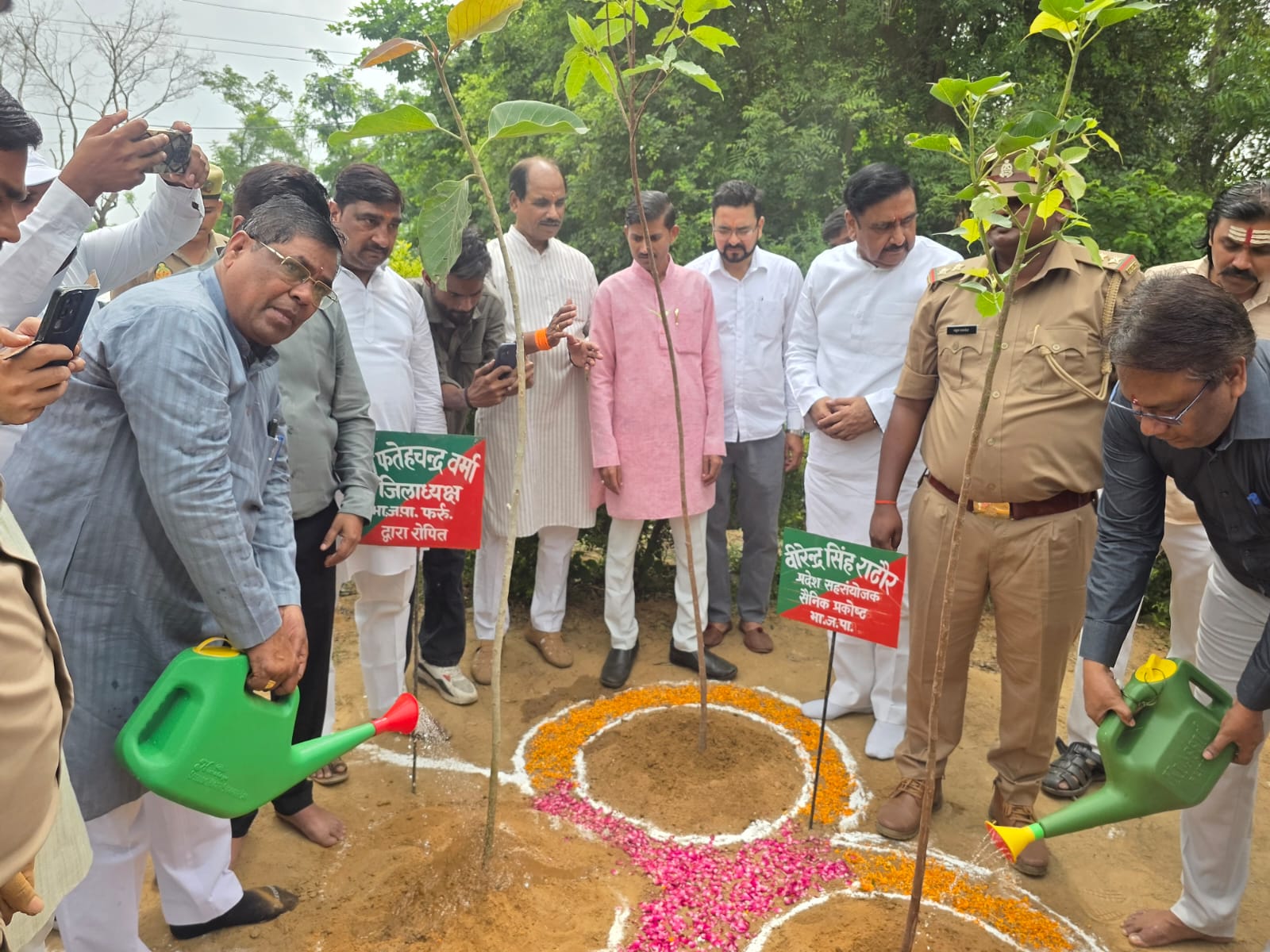 फर्रुखाबाद:विश्व पर्यावरण दिवस पर जिले में चला व्यापक वृक्षारोपण अभियान, हजारों लोगों को दिया हरित भविष्य का संदेश