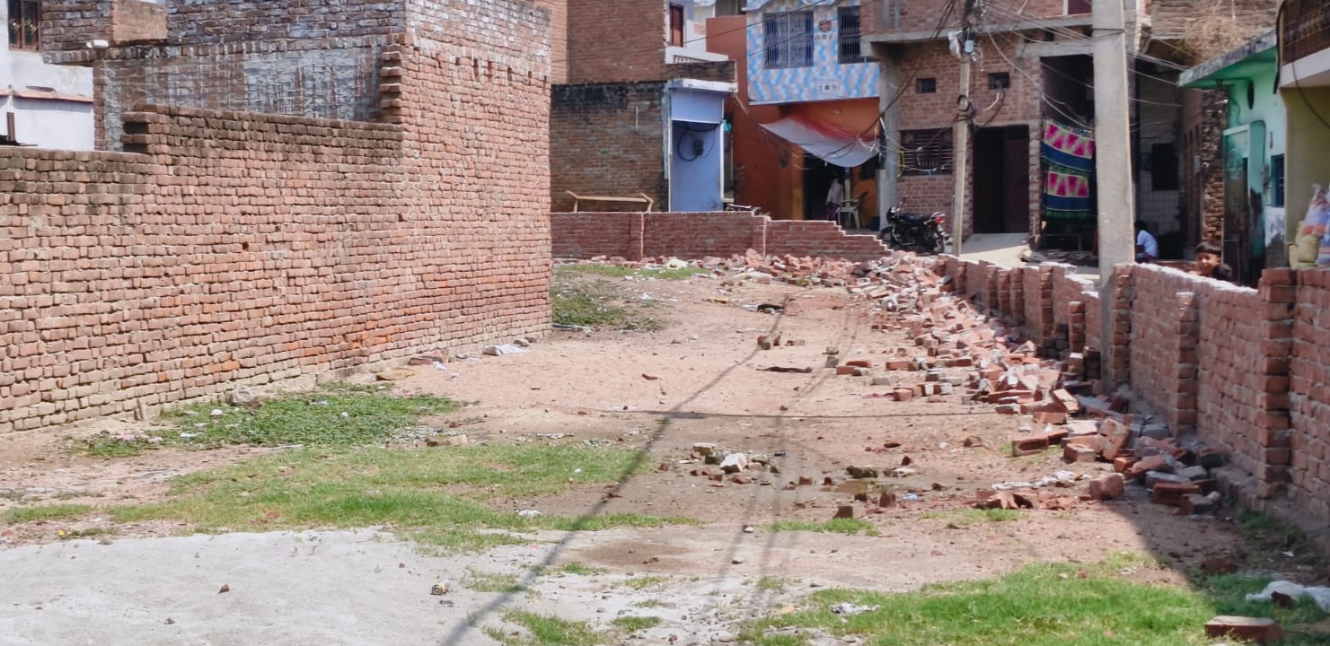 फर्रुखाबाद:प्लाट की बाउंड्री वॉल तोड़ने और धमकी देने के आरोप में छह नामजद समेत अन्य पर मुकदमा दर्ज