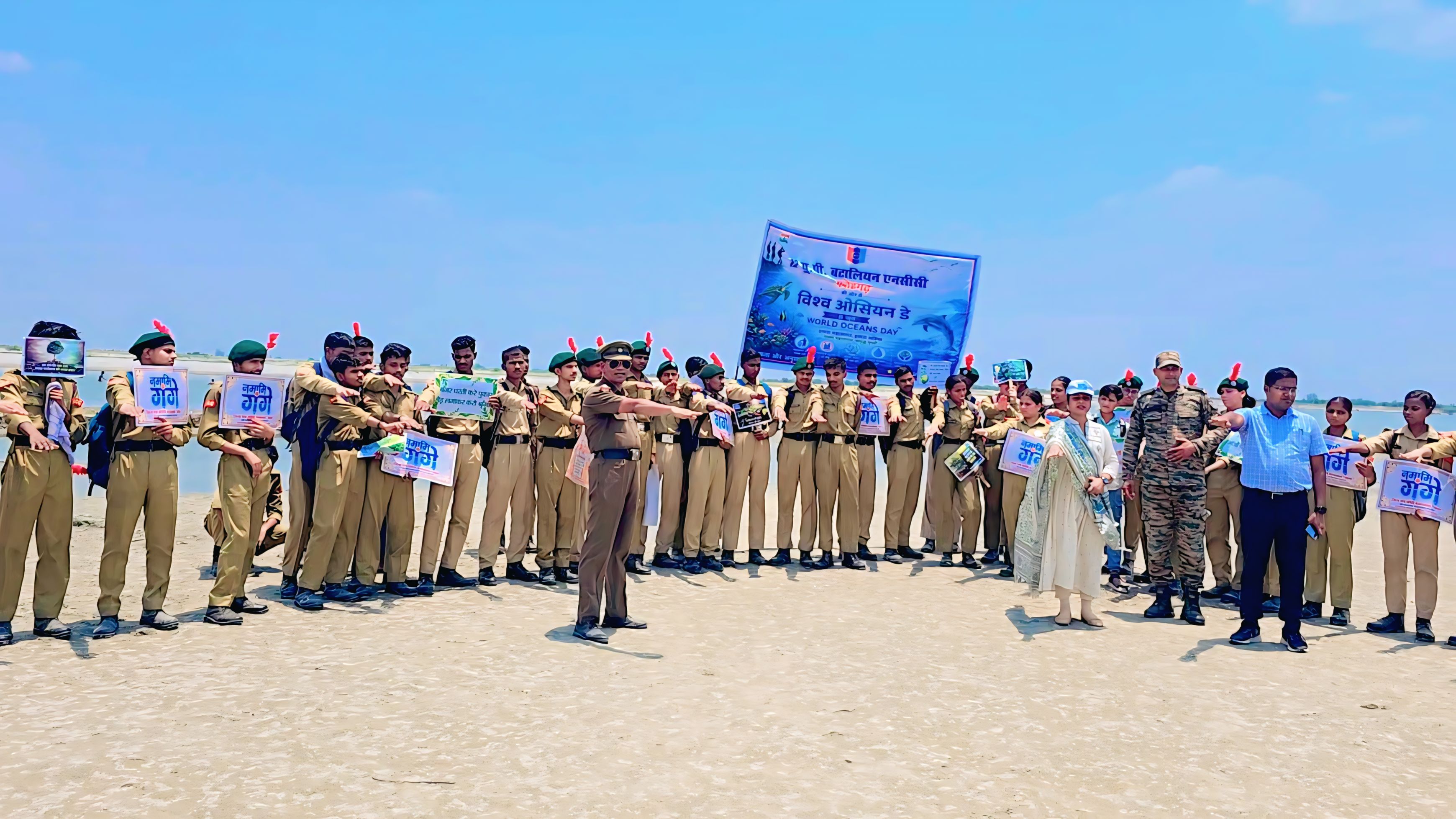 फर्रुखाबाद:विश्व महासागर दिवस पर 12 यूपी बटालियन एनसीसी द्वारा गंगा तट पर आयोजित हुआ जागरूकता कार्यक्रम
