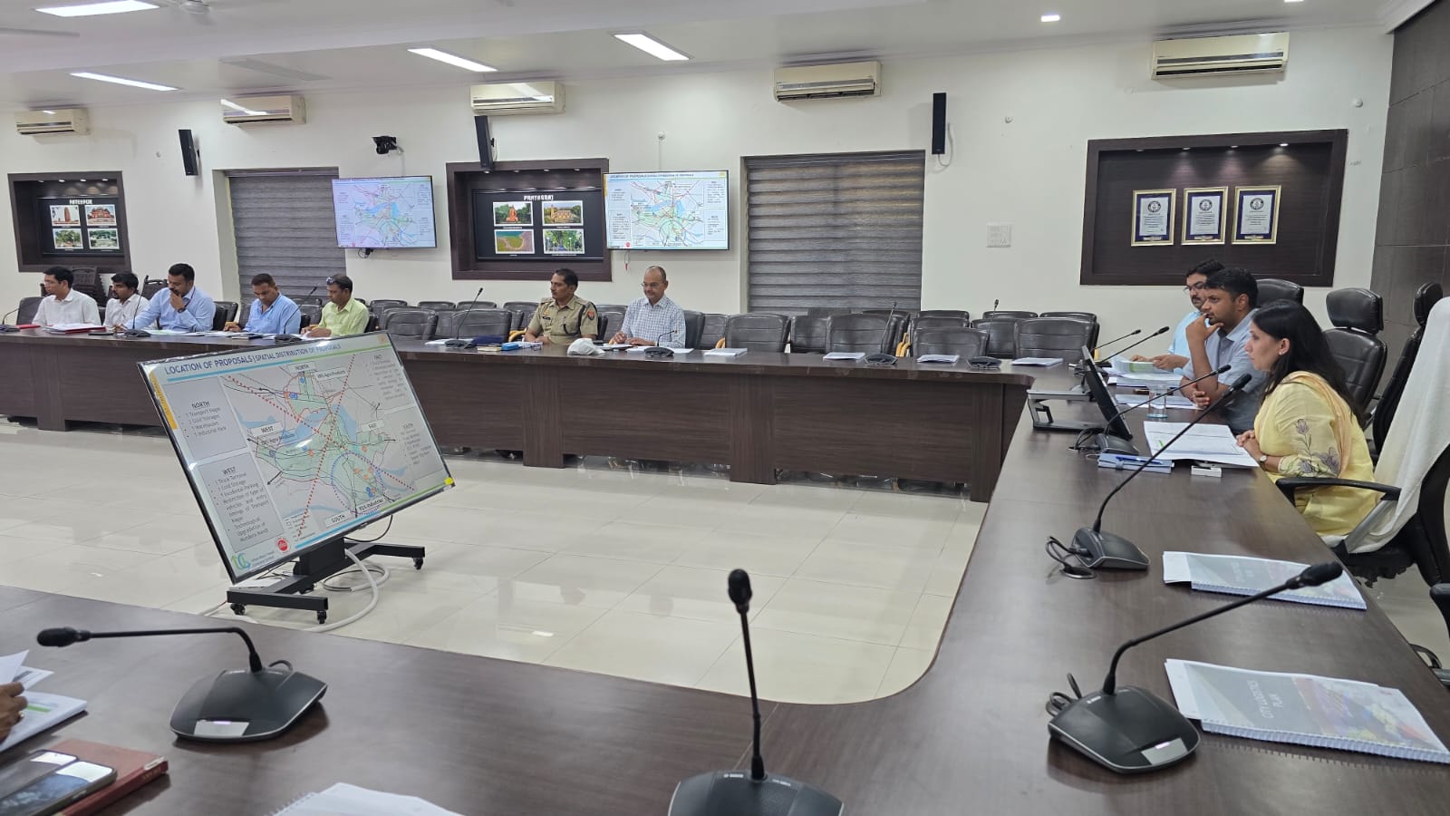 प्रयागराज: फ्रेट स्मार्ट सिटी योजना के अंतर्गत प्रयागराज हेतु व्यापक सिटी लॉजिस्टिक्स प्लान तैयार करने पर मंथन