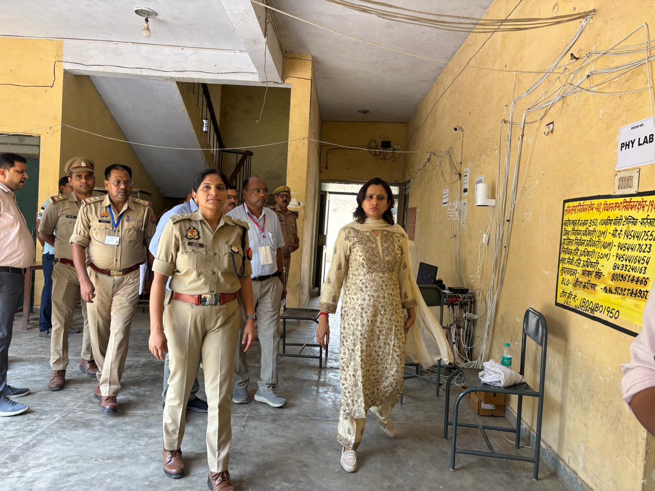 फर्रुखाबाद में पुलिस भर्ती परीक्षा पर प्रशासन की कड़ी नजर, डीएम और एसपी ने किया औचक निरीक्षण