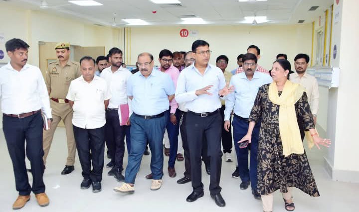 लखीमपुर खीरी : मेडिकल कॉलेज की हॉस्पिटल विंग जल्द होगी क्रियाशील, डीएम ने दिए निर्देश