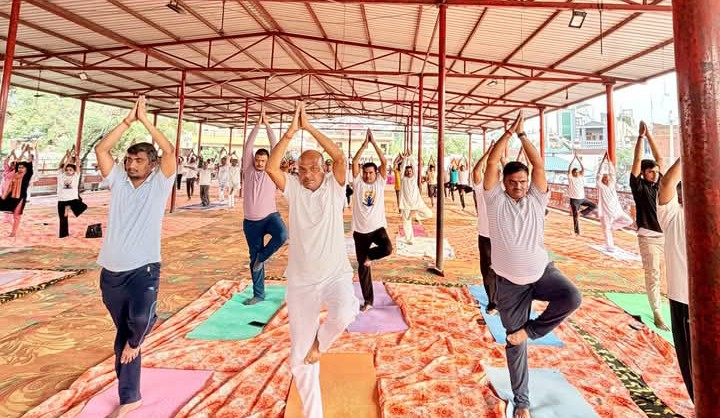 लखीमपुर खीरी : अंतर्राष्ट्रीय योग दिवस सप्ताह का हुआ भव्य शुभारम्भ, स्वस्थ जीवन का मिला मंत्र