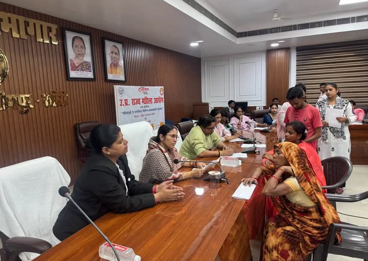 लखीमपुर खीरी : राज्य महिला आयोग की सदस्या सुजीता कुमारी ने की जनसुनवाई, दिए निर्देश