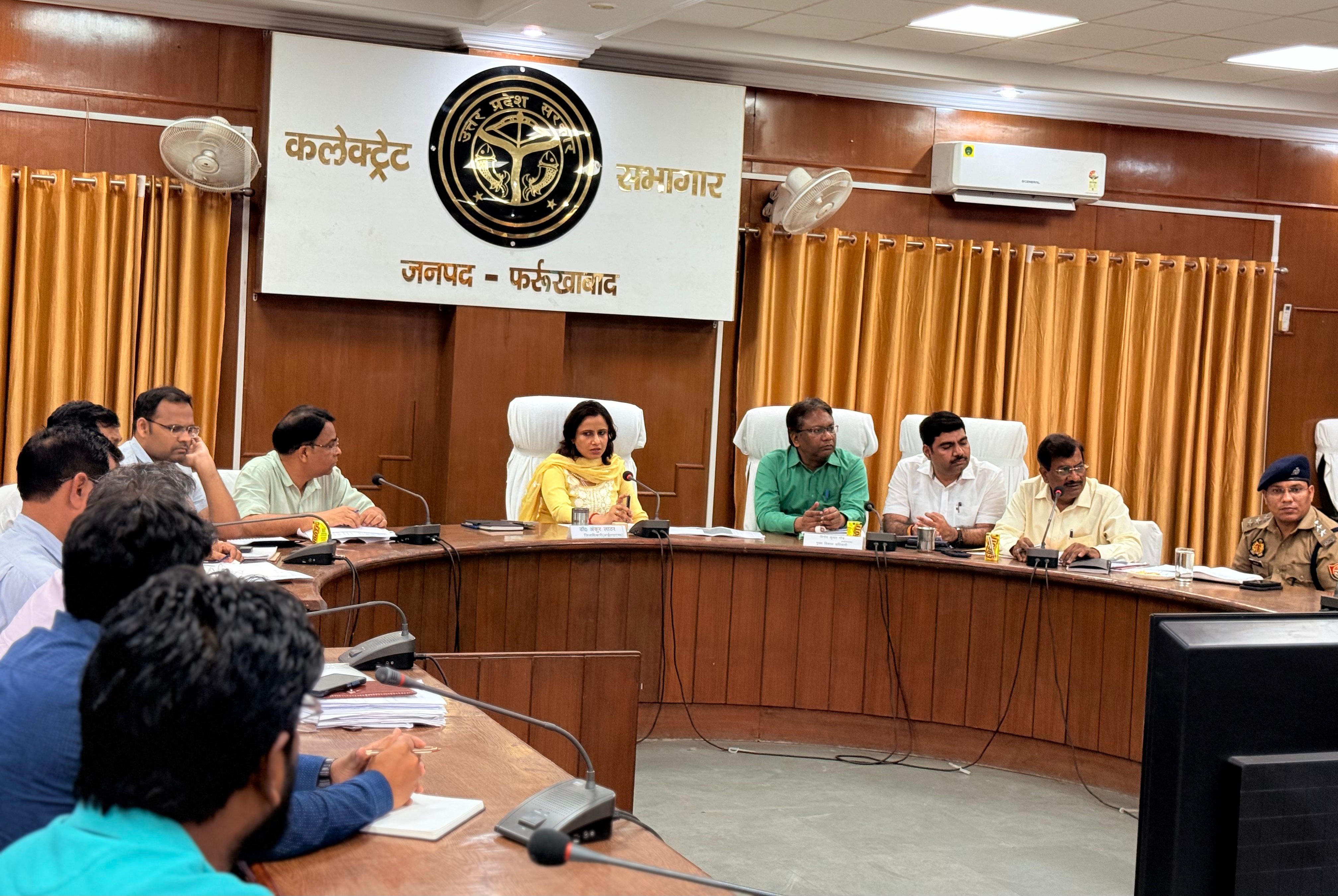 फर्रुखाबाद:जल जीवन मिशन की समीक्षा बैठक: सितंबर तक 58 पेयजल योजनाएं पूरी करने के निर्देश, डीएम ने जताई नाराजगी