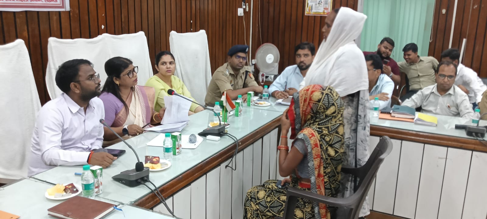 फर्रुखाबाद:राज्य महिला आयोग की सदस्या सुनीता सैनी ने जिले में की जनसुनवाई, महिला शिकायतों के त्वरित निस्तारण के दिए निर्देश