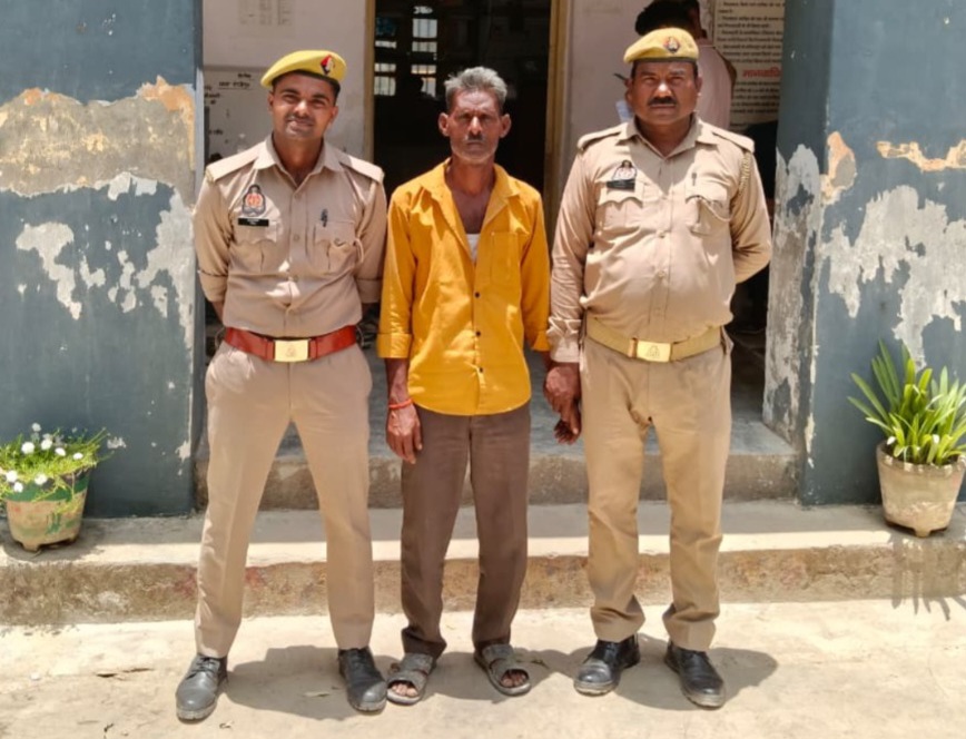 फर्रुखाबाद:नाबालिग से छेड़छाड़ व जानलेवा हमले के मामले में वांछित आरोपी गिरफ्तार, राजेपुर पुलिस की कार्रवाई