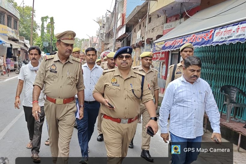 फर्रुखाबाद:मोहर्रम को लेकर पुलिस अलर्ट: एएसपी गिरीश कुमार सिंह ने कमालगंज क्षेत्र में सुरक्षा व्यवस्था का लिया जायजा