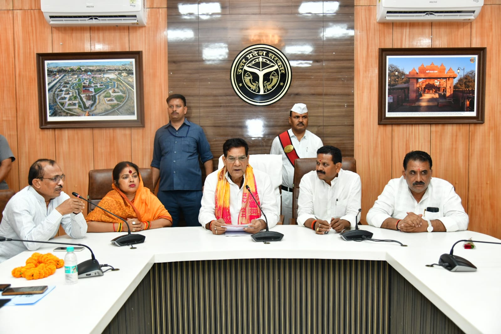 प्रयागराज: ऊर्जा एवं विकास कार्यों की समीक्षा, मंत्री श्री ए के शर्मा ने अधिकारियों को दिए सख्त निर्देश